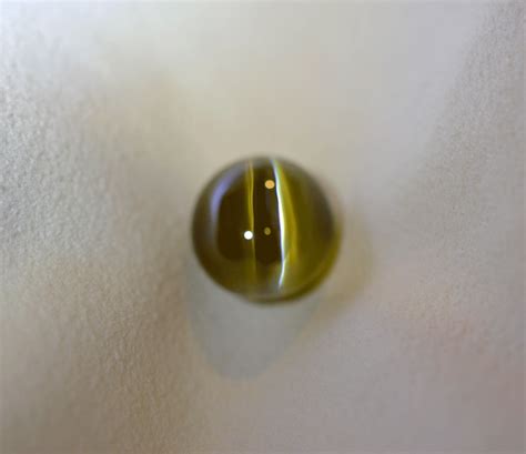 25.04 Carat Natural Apple Green Cat's Eye Chrysoberyl Gemstone -Ceylon – Elizabeth Jewellers