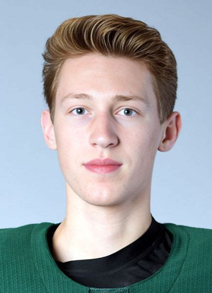 Player photos for the 2021-22 Nanaimo Clippers at hockeydb.com