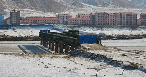 Construction progress at Tumen city's new bridge appears stalled ...