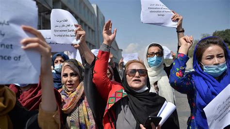 Women stage protest in Taliban-controlled Kabul