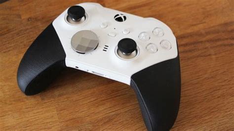 Xbox Elite Controller Series 2 vs. Elite Core: Is it worth the $50 ...