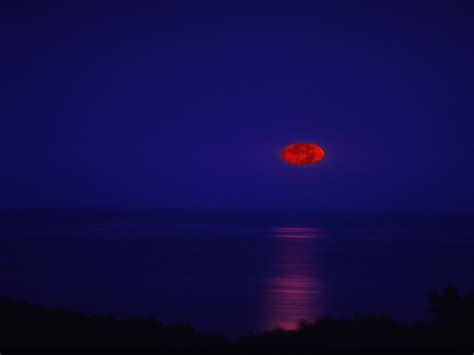 Moon Over Ocean Wallpaper - WallpaperSafari