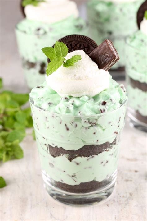 No Bake Mint Chocolate Cheesecake Parfait | Mint chocolate chips ...