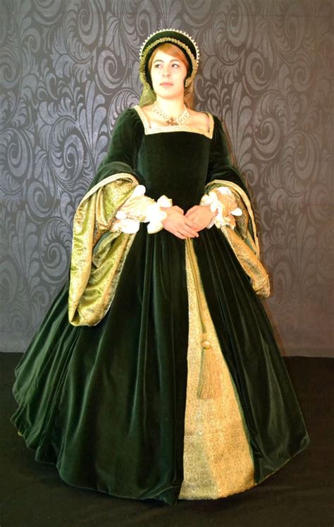 Custom Tudor/Elizabethan Gown