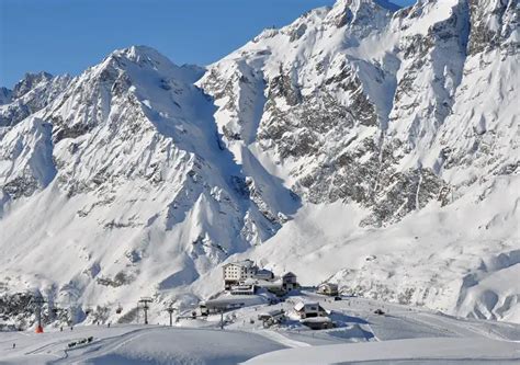 Cervinia Skiing & Snowboarding | Ski Lifts, Terrain, Lift Passes & Trail Maps