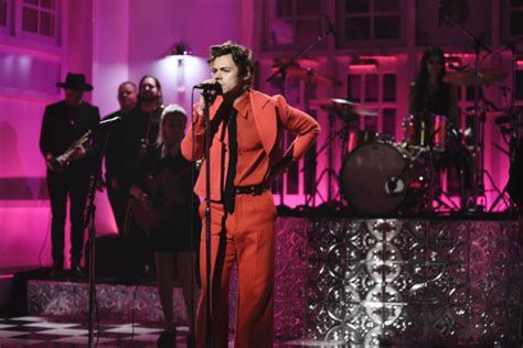 Harry Styles Hosts & Debuts New Song On 'Saturday Night Live': Watch ...