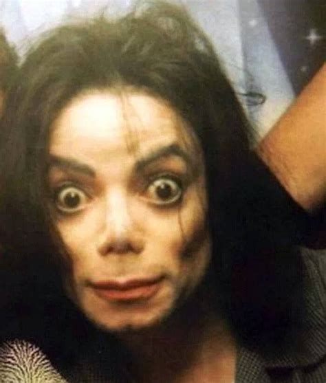 His expression here is so funny LOL! | Michael jackson gracioso, Michael jackson raro, Fotos de ...