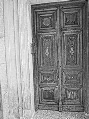 File:Antique Wooden Door at Calle Mayor (Madrid) 039.JPG - Wikimedia Commons
