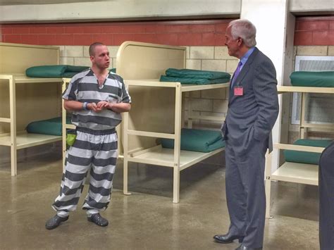 Cornyn meets inmates inside Dallas County Jail | WFAA.com