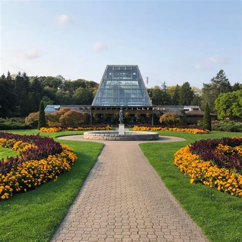 Niagara Parks Floral Showhouse - Botanical Garden