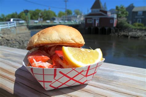 A Maine Favorite: The Clam Shack Lobster Roll - thekittchen