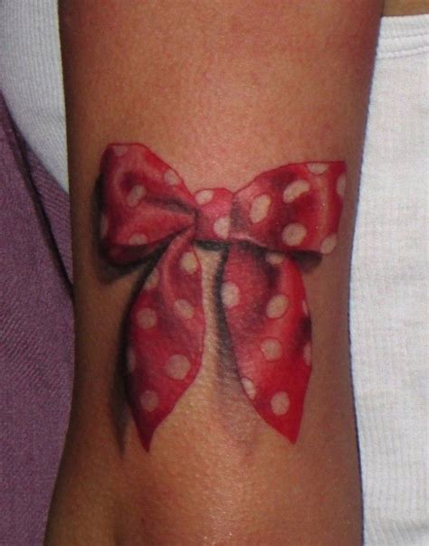 Schleife 3D rot mit Punkten Tattoo | Band tattoos, Tattoo schleife ...