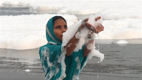 Toxic Foam in River Yamuna: What Causes It, How It Can Impact Devotees ...