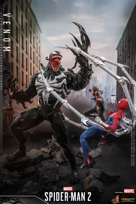 New Hot Toys Venom Figure Gives You 21 Inches Of The Slimy Symbiote ...