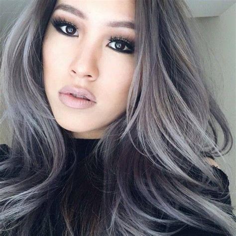 18 colorations dans les teintes de noir, gris et blanc! Oseriez-vous!? | Gray hair highlights ...