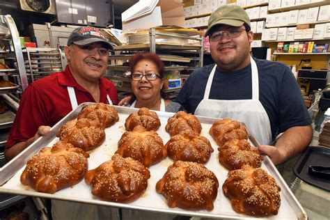 Bridgeport area's Mexican bakeries come alive on Day of the Dead