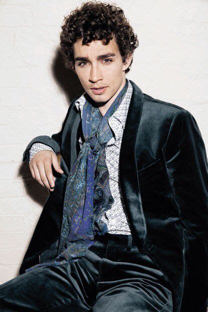 Young Klaus Hargreeves Actor : I fell in love with #Robertsheehan again ...