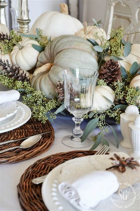 Soft and natural Thanksgiving tablescape | Décoration automne ...