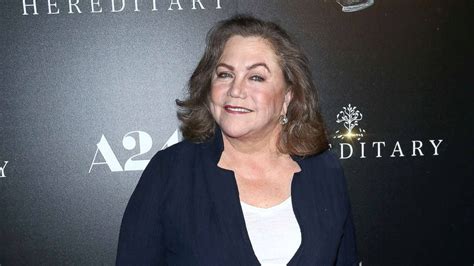 Download Kathleen Turner Kominsky Method Wallpaper | Wallpapers.com