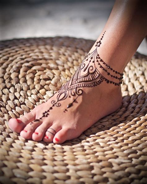 30+ Beautiful Feet & Leg Mehendi Designs for the 2018 Bride: Editor's Picks