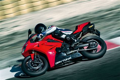 2012 Triumph Daytona 675 Review