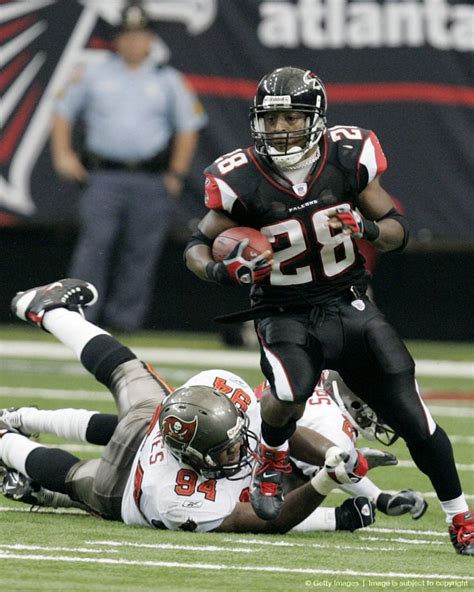 Image detail for -Atlanta Falcons running back Warrick Dunn runs up the middle..we miss you War ...