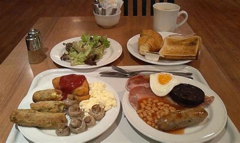 Upgraded Breakfast - Picture of Ibis London Earls Court, London - TripAdvisor