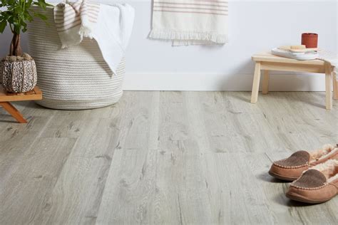 3 Types of Vinyl Flooring and How to Choose One