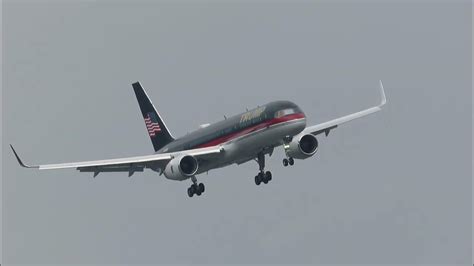 Trump 757 landing at Regan National - YouTube