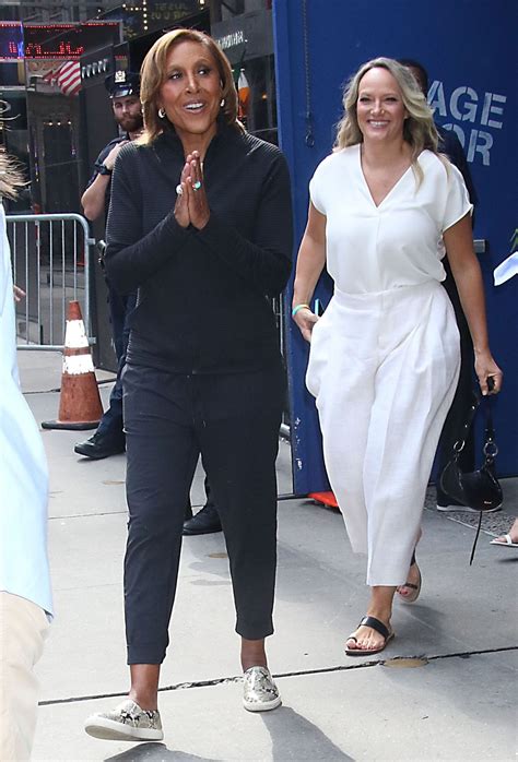 AMBER LAIGN and ROBIN ROBERTS at Good Morning America in New York 08/16 ...