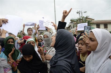 Clashes in Indian Kashmir as U.N. begins landmark meeting