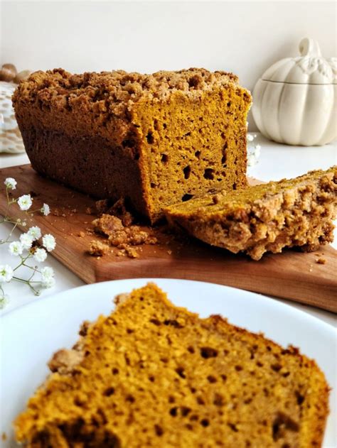 Pumpkin Bread with Streusel Topping - Jessie Bakes Treats