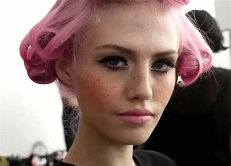 still with the baby pink hair. | Baby pink hair, Runway hair, Pink hair