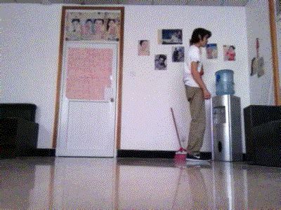 How to Learn to Moonwalk (7 gifs)