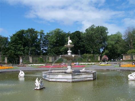 Fountain, Italian Gardens, Stanley Park,... © Terry Robinson cc-by-sa/2.0 :: Geograph Britain ...