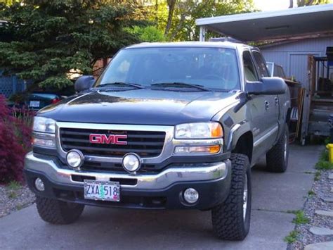 2004 GMC Sierra 2500HD VINs, Configurations, MSRP & Specs - AutoDetective