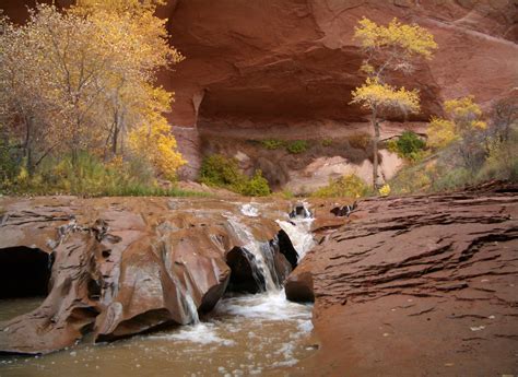 Hike Guide: Coyote Gulch – Across Utah!