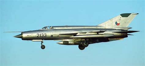 F-4 Phantom or the MiG-21? – amazing.caphemoingay.com