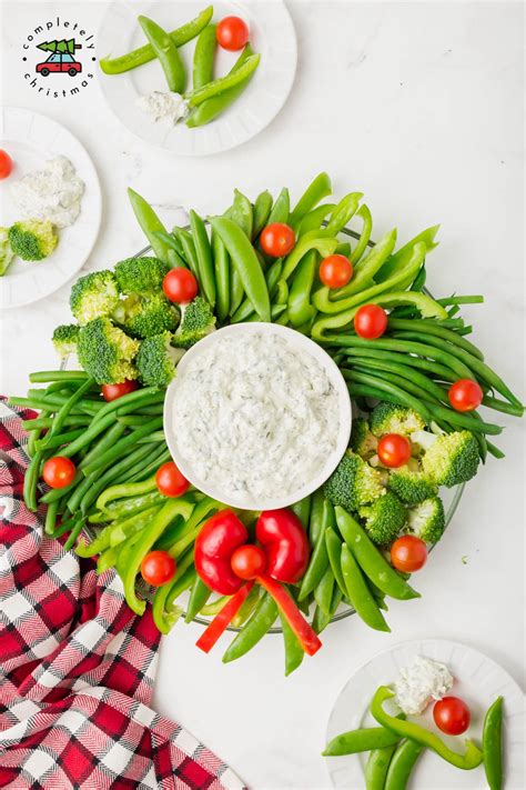 Christmas Wreath Veggie Tray - Completely Christmas