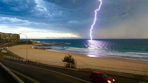 Newcastle weather: Storm hits the Hunter | Newcastle Herald | Newcastle, NSW