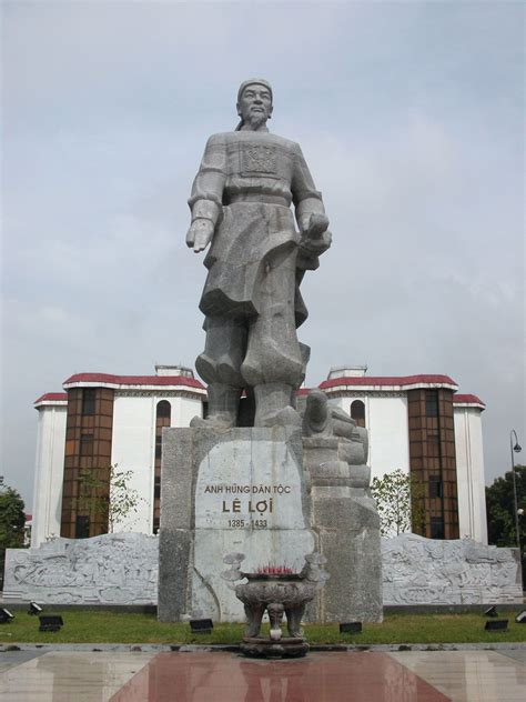 La Statue De La Loi Outside Palais Bourbon In Paris - HooDoo Wallpaper