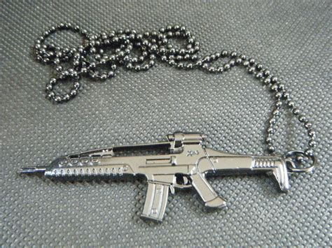 METAL REPLICA XM8 U.S. MILITARY ASSAULT RIFLE MACHINE GUN NECKLACE UK SELLER | eBay