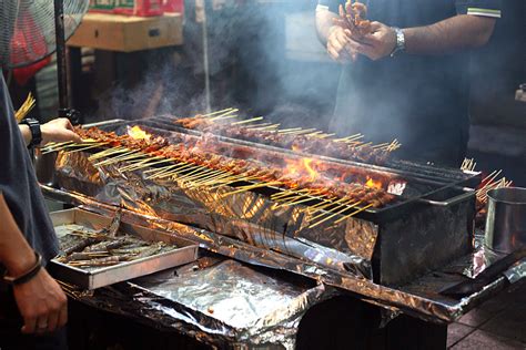 Indonesian Street Food: 5 Places to Eat & Top Restaurants in Jakarta