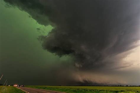 Top 10 Weather Photographs: 10/19/2014 | Green sky tornado, Weather photos, Landscape