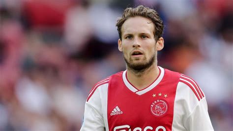 Ajax star Daley Blind collapses on the pitch amid heart condition – FirstSportz