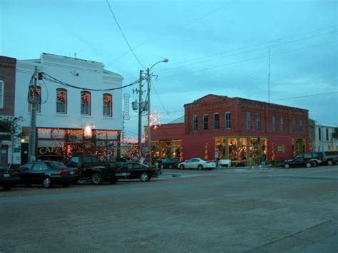 Apalachicola - This town of 2.200 in the Florida Panhandle was originally incorporated as the ...