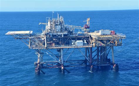 How Offshore Oil Rigs Could Offer a New Platform for Aquaculture