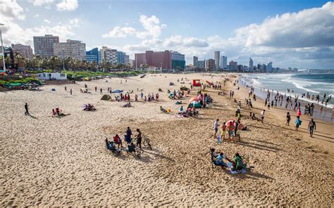 uShaka Beach / KwaZulu-Natal / South Africa // World Beach Guide