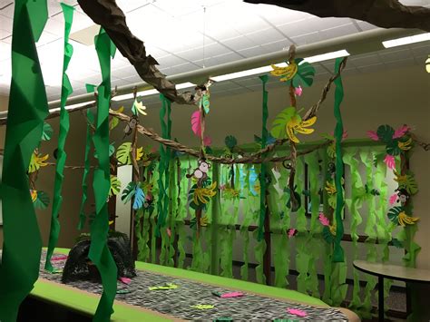 Jungle Safari party decorations