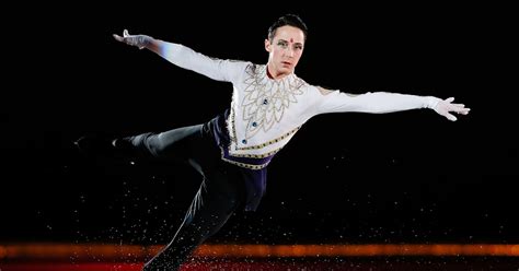 Figure skater Johnny Weir makes 'Dancing With the Stars' debut